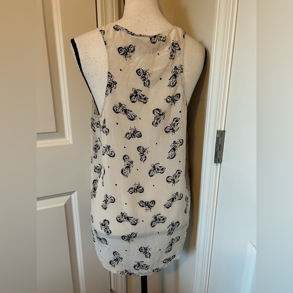 Lucky brand tank with motor cycles - Picture 3 of 4